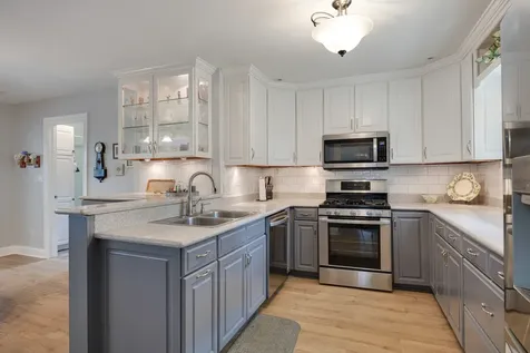 810 North Allen Avenue Mchenry IL 60050
