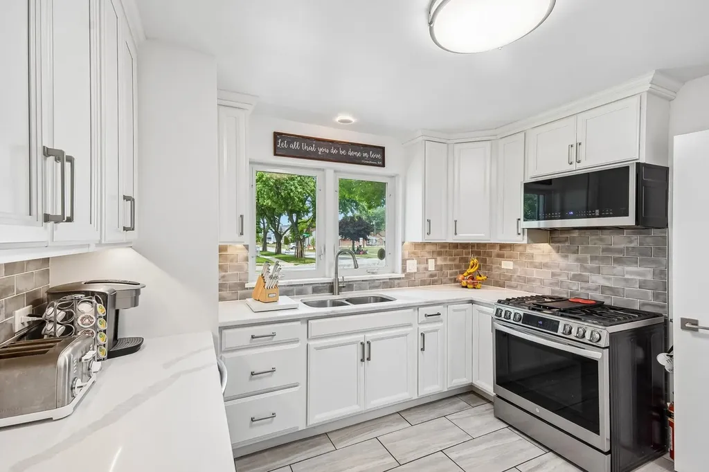 9329 Lincoln Avenue Brookfield IL 60513