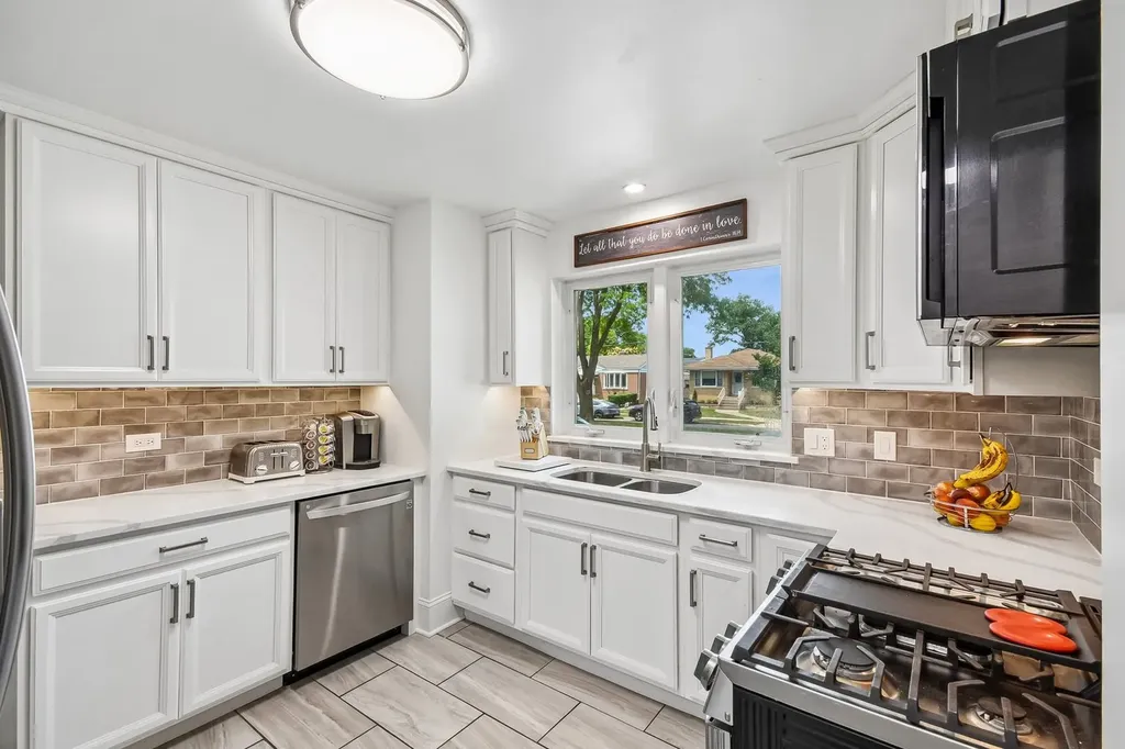 9329 Lincoln Avenue Brookfield IL 60513