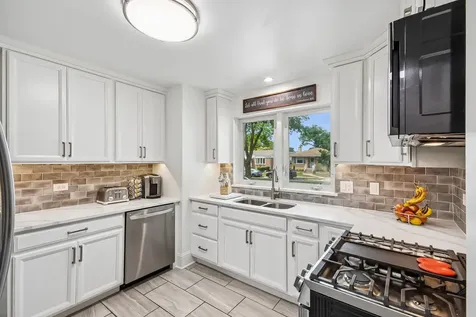 9329 Lincoln Avenue Brookfield IL 60513