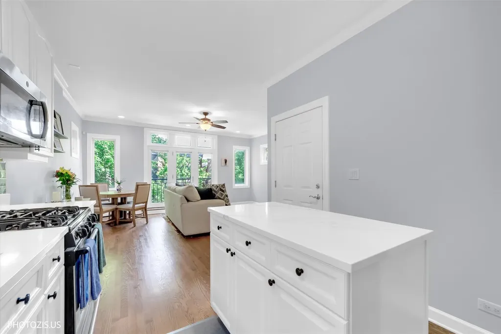 1717 West Nelson Street Chicago IL 60657
