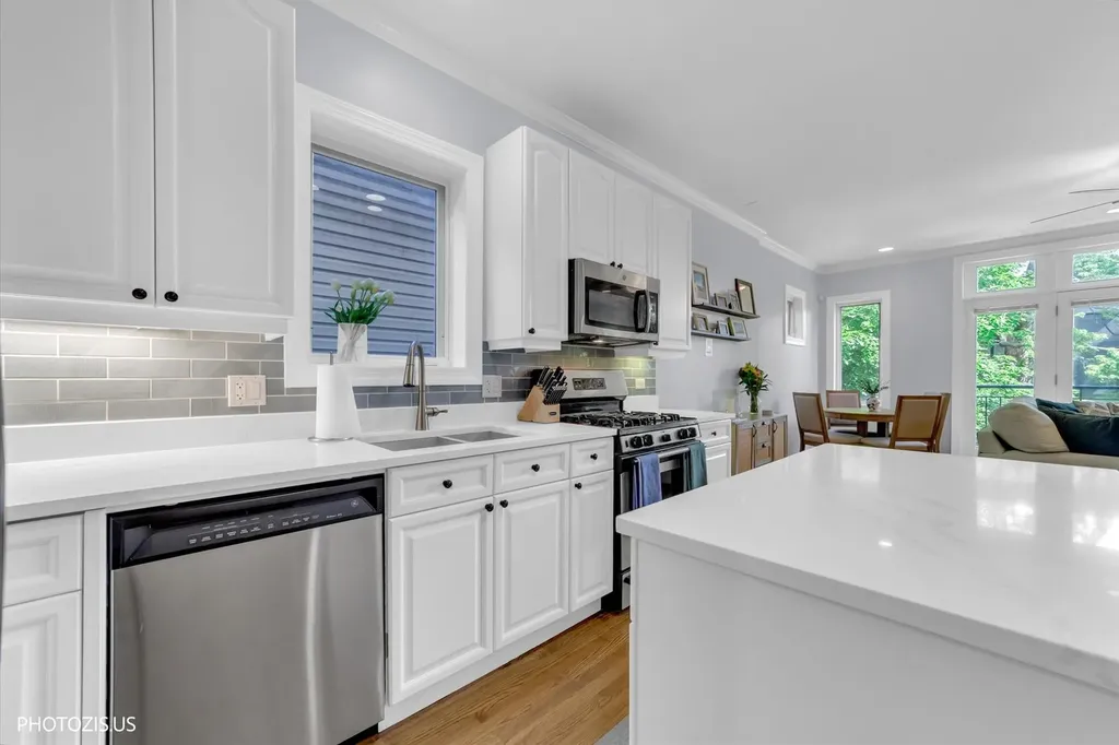 1717 West Nelson Street Chicago IL 60657