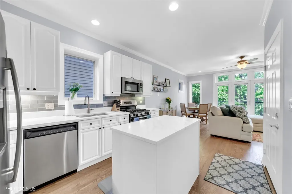 1717 West Nelson Street Chicago IL 60657