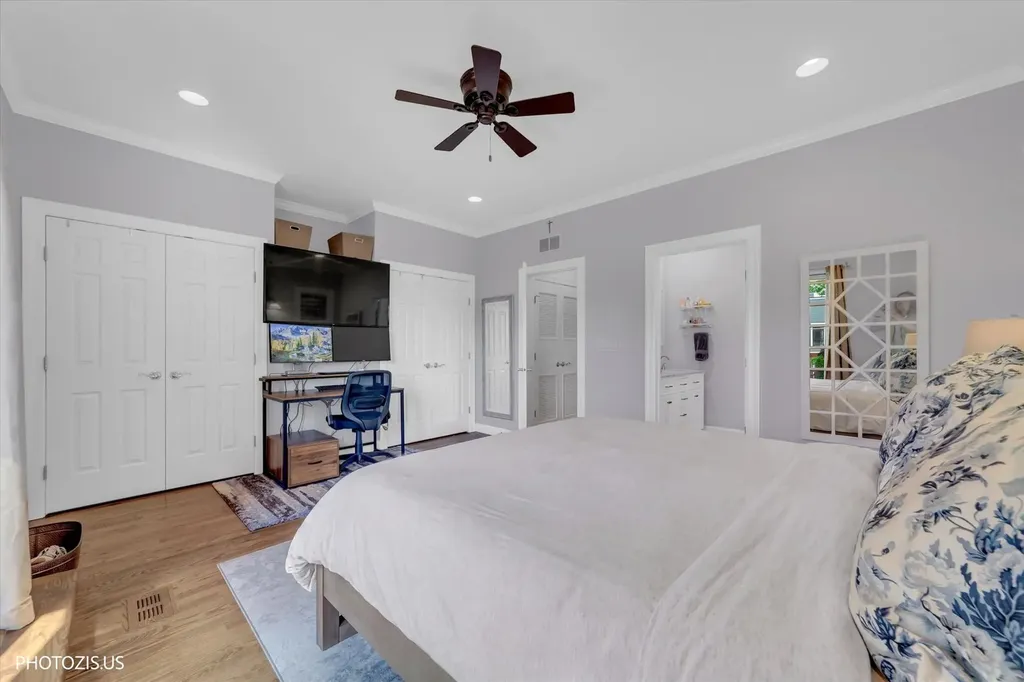 1717 West Nelson Street Chicago IL 60657