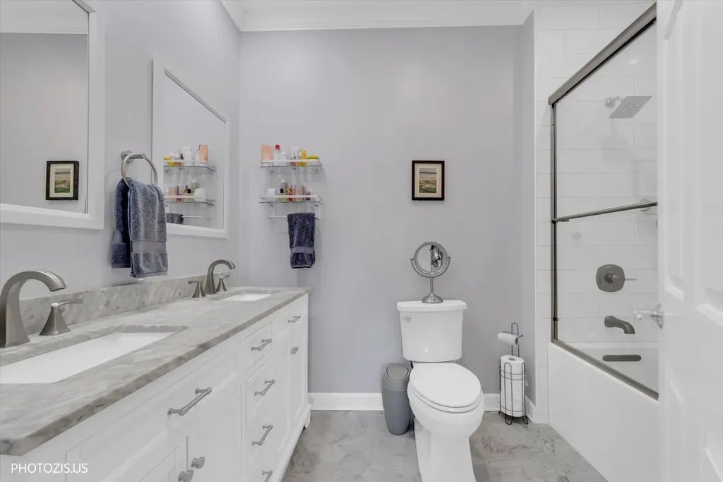 1717 West Nelson Street Chicago IL 60657