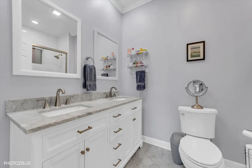 1717 West Nelson Street Chicago IL 60657