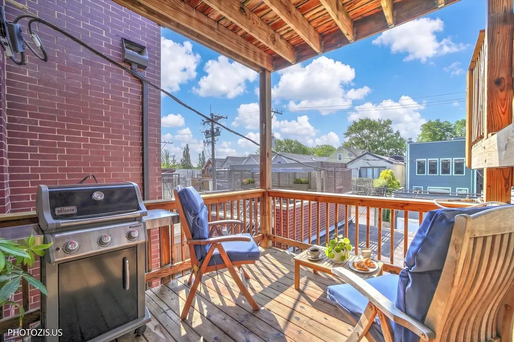 1717 West Nelson Street Chicago IL 60657