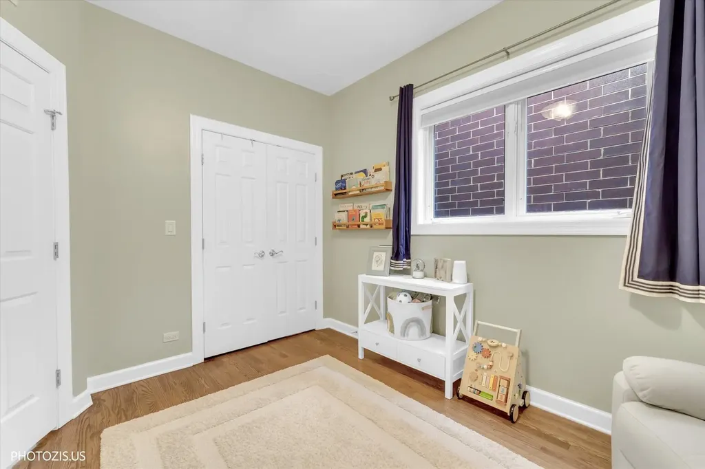 1717 West Nelson Street Chicago IL 60657