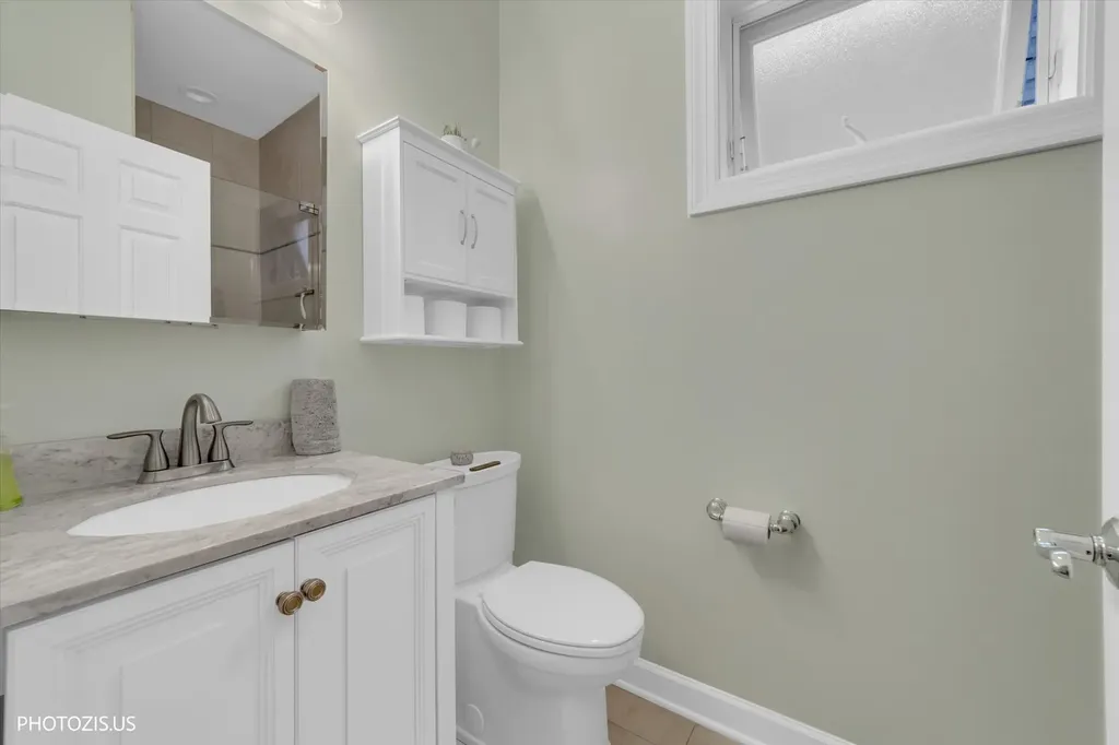1717 West Nelson Street Chicago IL 60657