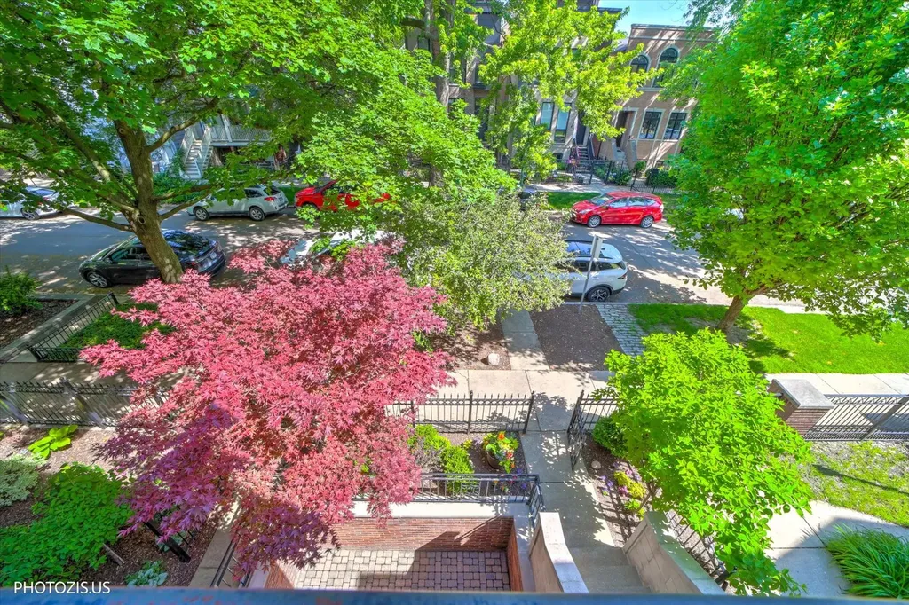 1717 West Nelson Street Chicago IL 60657