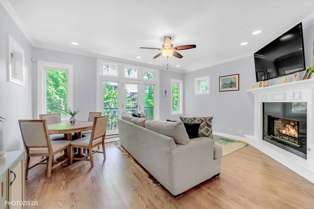1717 West Nelson Street Chicago IL 60657