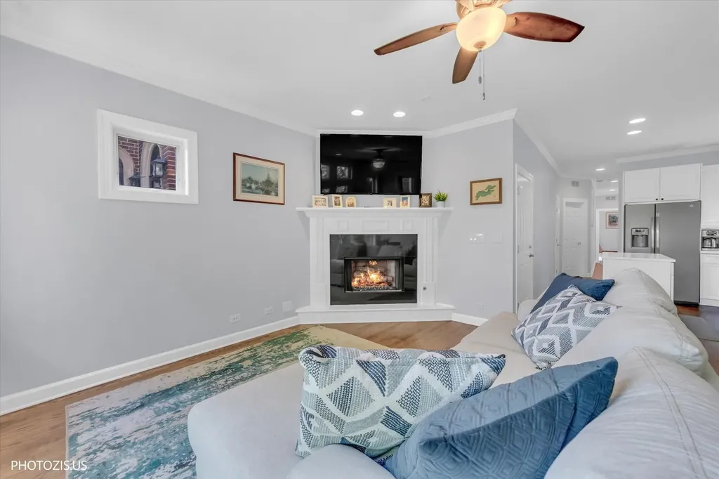 1717 West Nelson Street Chicago IL 60657