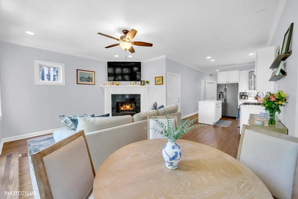 1717 West Nelson Street Chicago IL 60657