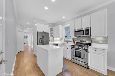 1717 West Nelson Street Chicago IL 60657