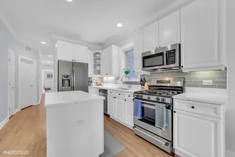 1717 West Nelson Street Chicago IL 60657