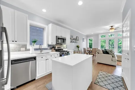 1717 West Nelson Street Chicago IL 60657