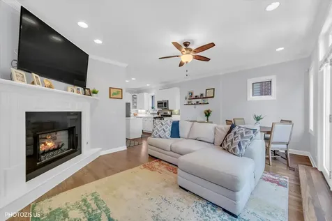 1717 West Nelson Street Chicago IL 60657