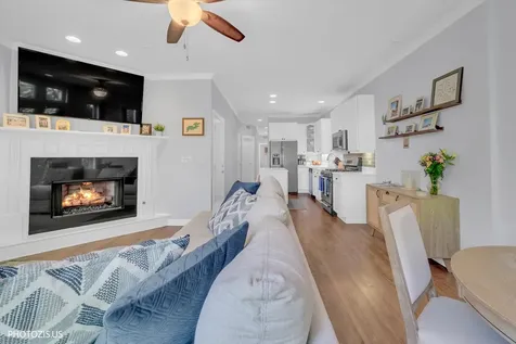 1717 West Nelson Street Chicago IL 60657