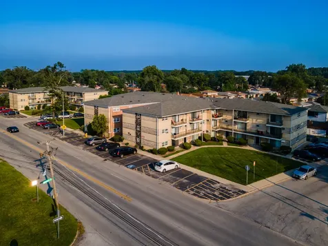 1025 - 49 West Vermont Street Calumet Park IL 60827
