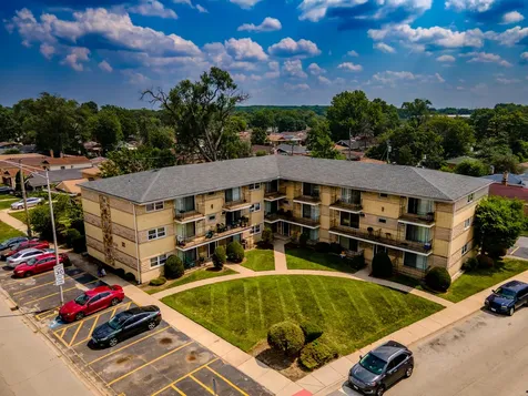 1025 - 49 West Vermont Street Calumet Park IL 60827