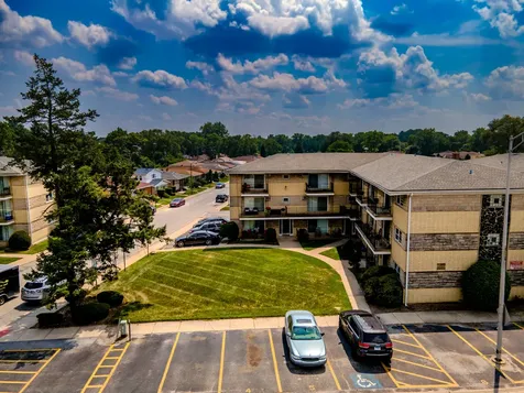 1025 - 49 West Vermont Street Calumet Park IL 60827