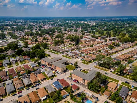 1025 - 49 West Vermont Street Calumet Park IL 60827