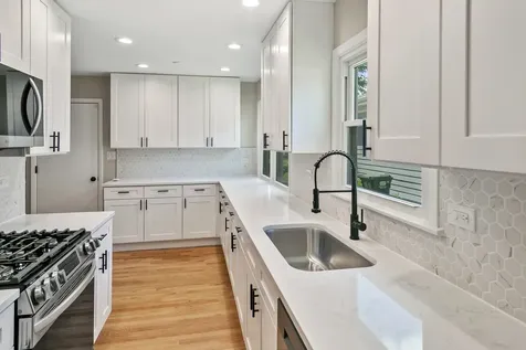 145 Walton Street Barrington IL 60010