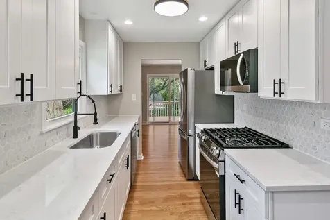 145 Walton Street Barrington IL 60010