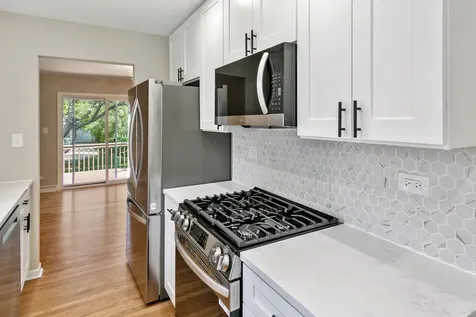 145 Walton Street Barrington IL 60010