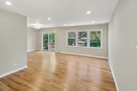 145 Walton Street Barrington IL 60010