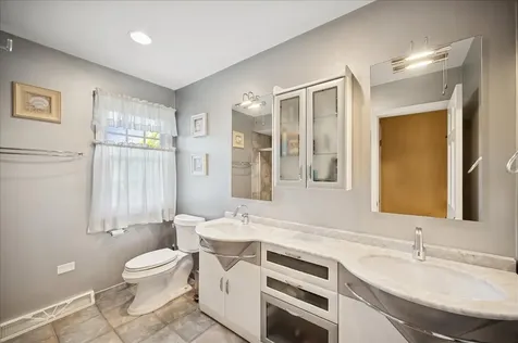 2130 Magnolia Lane Highland Park IL 60035