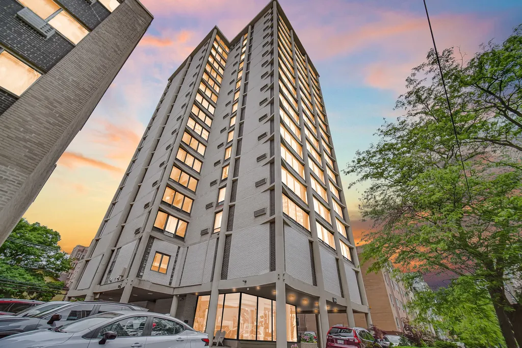 5740 North Sheridan Road Chicago IL 60660