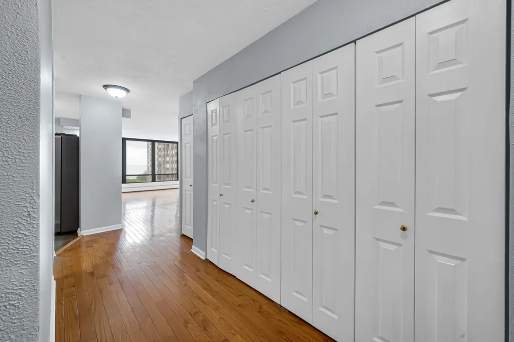 5740 North Sheridan Road Chicago IL 60660