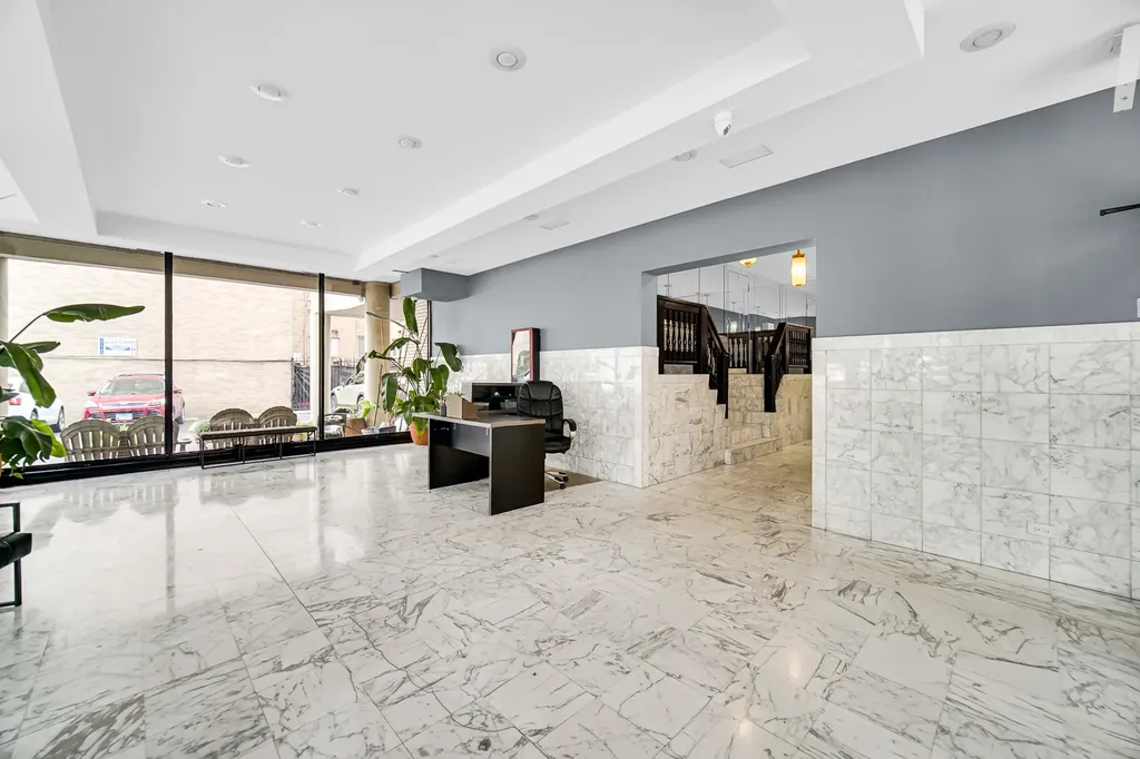5740 North Sheridan Road Chicago IL 60660