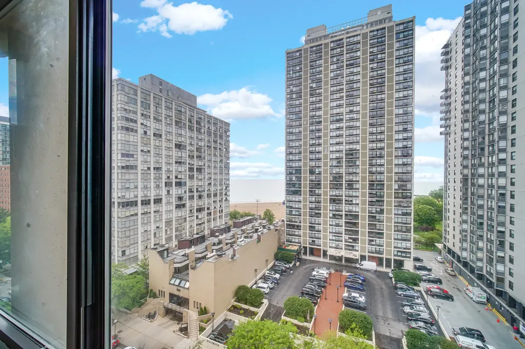 5740 North Sheridan Road Chicago IL 60660
