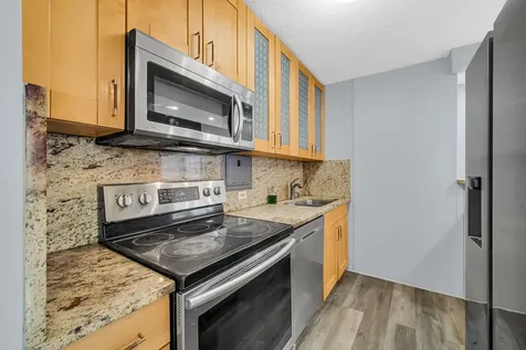 5740 North Sheridan Road Chicago IL 60660