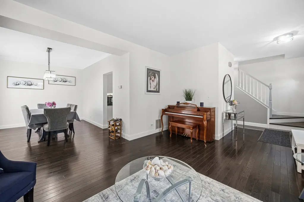 90 Rodenburg Road Roselle IL 60172