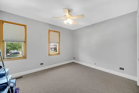 90 Rodenburg Road Roselle IL 60172