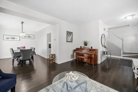 90 Rodenburg Road Roselle IL 60172