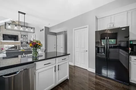90 Rodenburg Road Roselle IL 60172
