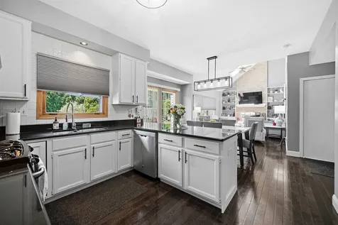 90 Rodenburg Road Roselle IL 60172