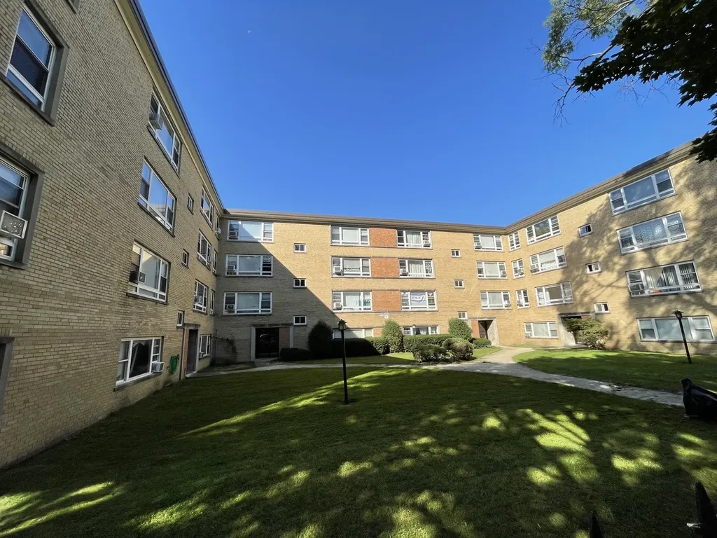 6106 North Damen Avenue Chicago IL 60659