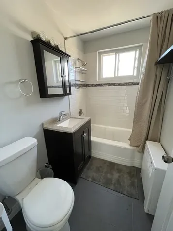 6106 North Damen Avenue Chicago IL 60659