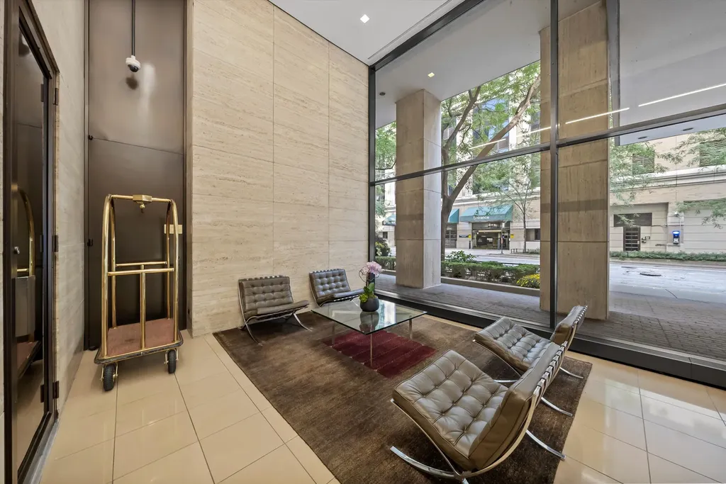 260 East Chestnut Street Chicago IL 60611