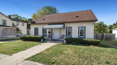 402 South Walnut Avenue Freeport IL 61032