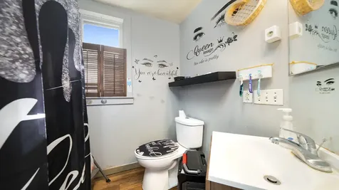 402 South Walnut Avenue Freeport IL 61032