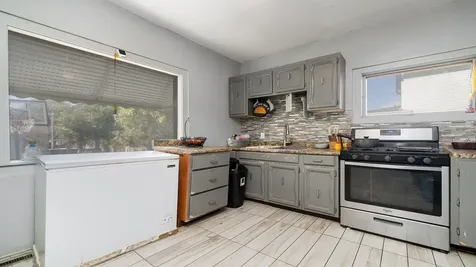 402 South Walnut Avenue Freeport IL 61032