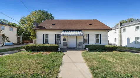 402 South Walnut Avenue Freeport IL 61032