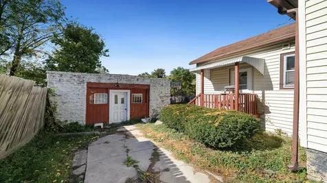 402 South Walnut Avenue Freeport IL 61032
