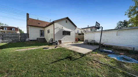 402 South Walnut Avenue Freeport IL 61032